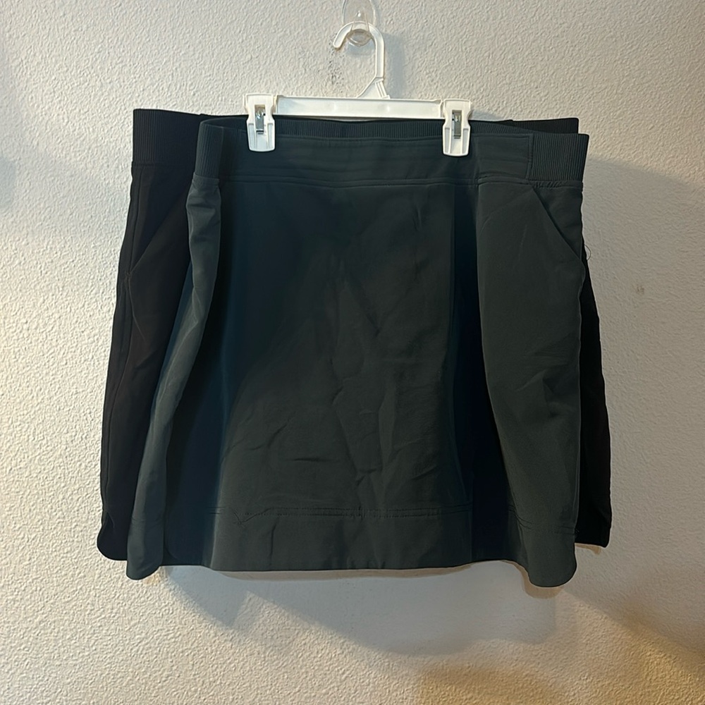 Two pack 32 degrees cool skirts size XL